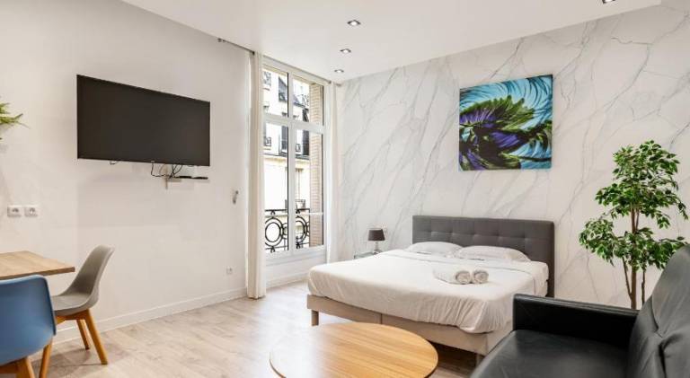 Apartment | Close to Arc de Triomphe in Courbevoie