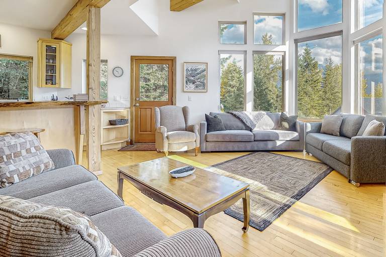 House Snoqualmie Pass