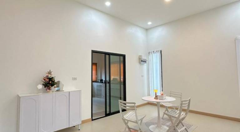 Vacation home with patio & barbeque | Pets allowed — photo 2