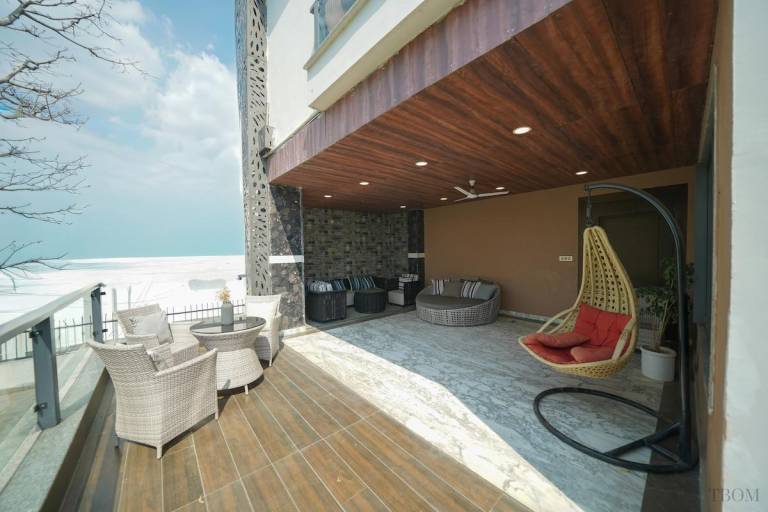 Charming villa with barbeque, pool & yard | Perfect for remote work | Pets allowed — photo 4