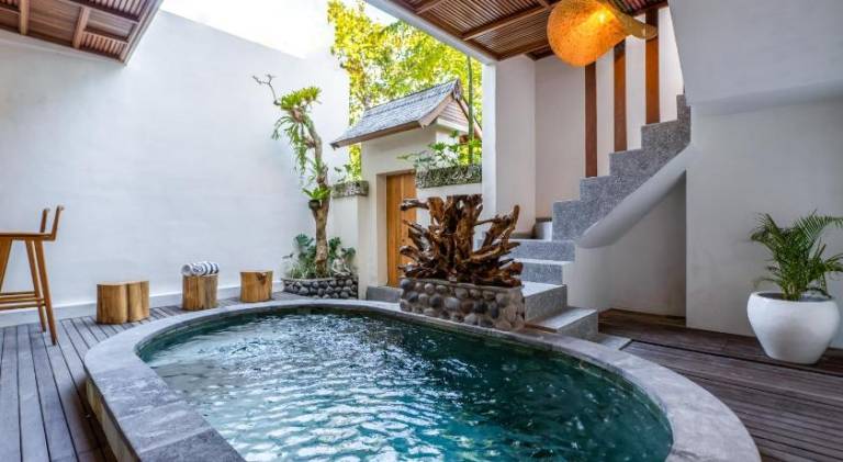 Villa with pool — photo 2