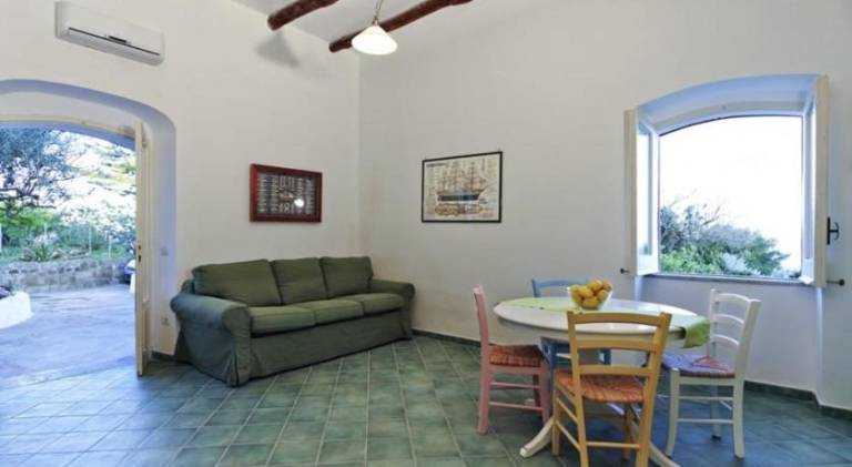 Pleasant vacation home with terrace & yard | Pet-friendly — photo 5