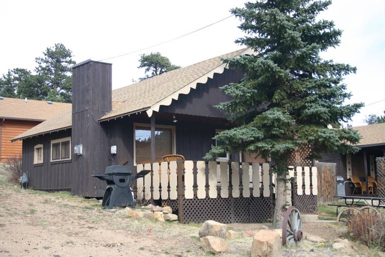 Child-friendly cabin with terrace | Pets are welcome in Estes Park, CO