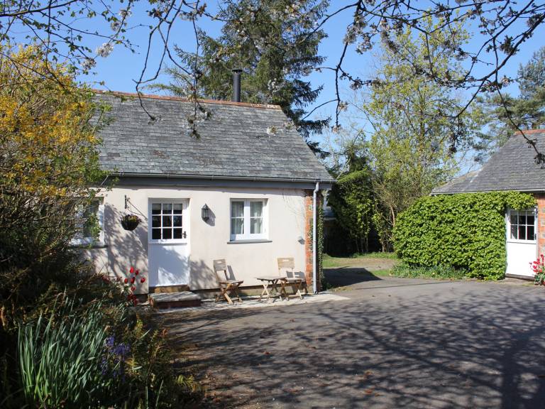 Family-oriented cottage with yard | Pets allowed — photo 3