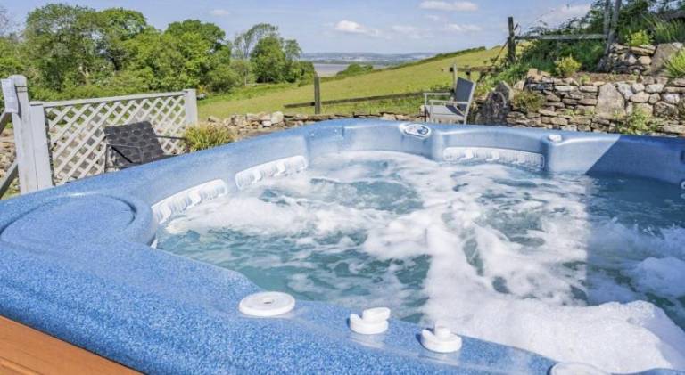 House with garden, jacuzzi & grill — photo 4