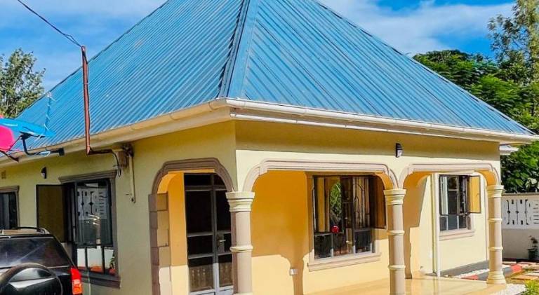 House with 2 rooms for 4 persons in Moshi