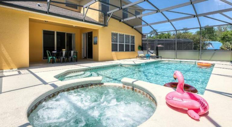 Villa with hot tub & pool in Kissimmee, FL