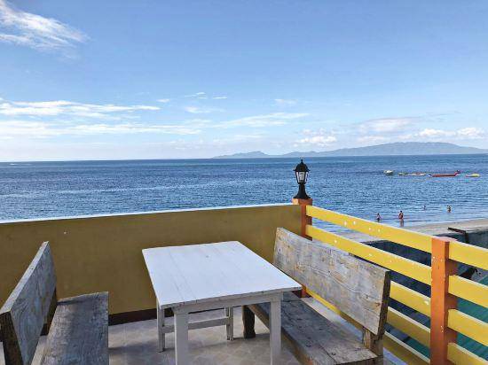 Queen of Isle Restaurant and Cottages in Puerto Galera