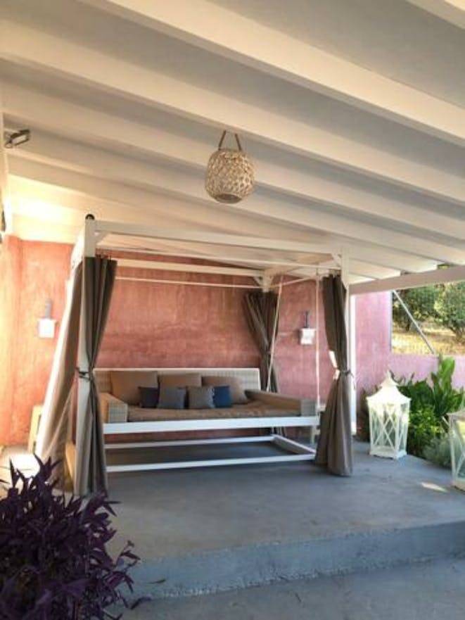 Vacation home with yard — photo 2