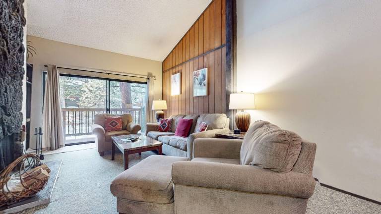Beautiful condo with hot tub, sauna & pool | Close to the ski | Pets are welcome — photo 5