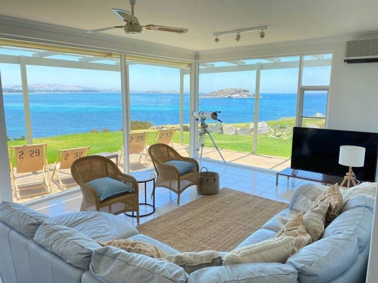 House Encounter Bay