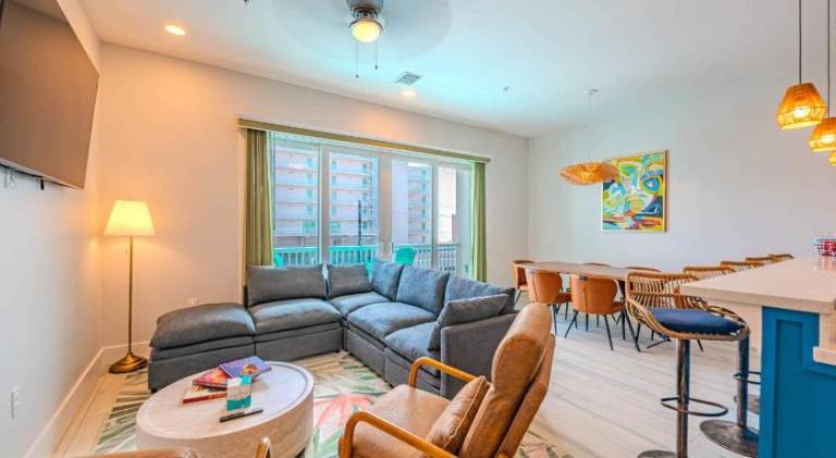 Rental apartment with barbecue & private pool in South Padre Island, TX
