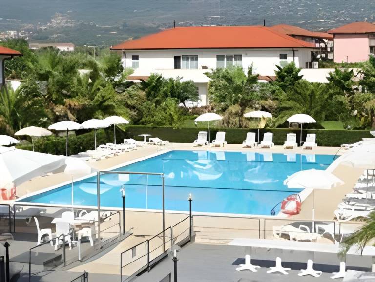 King's House Hotel Resort in Mascali