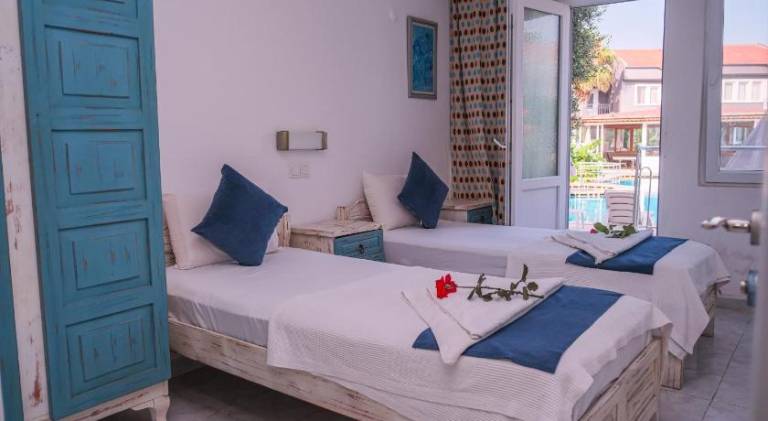 Holiday apartment with garden & pool — photo 2