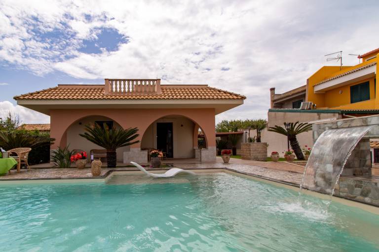 Villa with fast internet, barbecue & patio | Garden view | Close to the beach | Pets allowed — photo 3