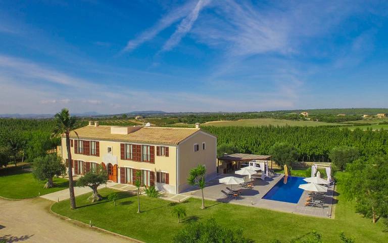 Vacation home with garden, hot tub & grill in Manacor