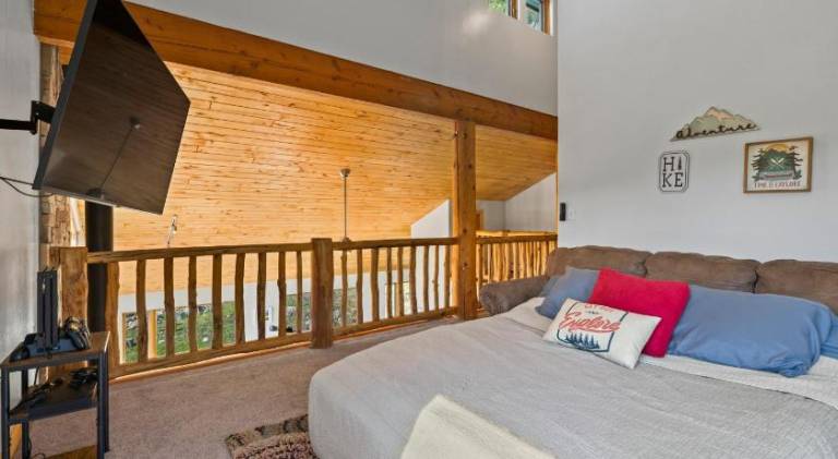 Secluded Mtn home by Purg, Hot Tub, Views! Pets ok — photo 3