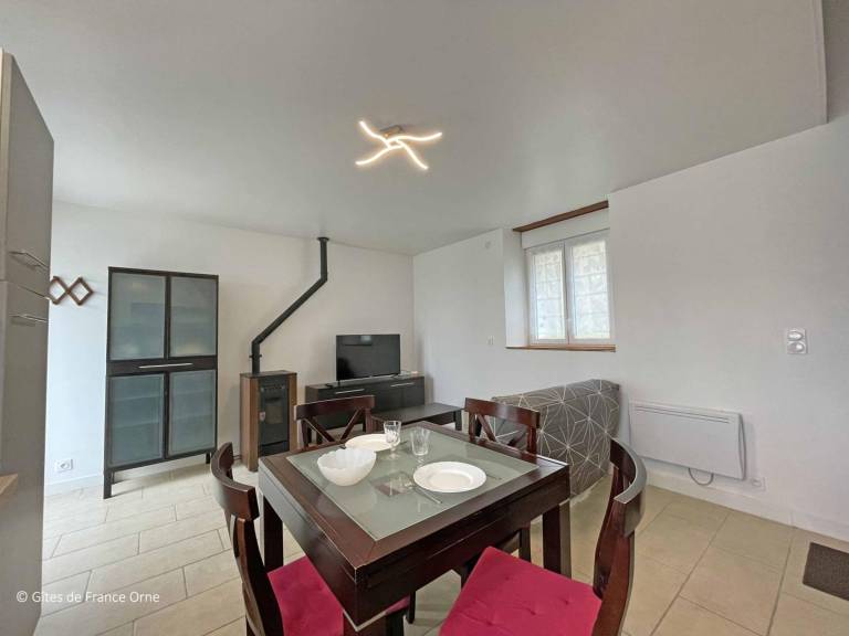 Bright renovated cottage with pets allowed, parking and WIFI in Swiss Normandy — photo 4