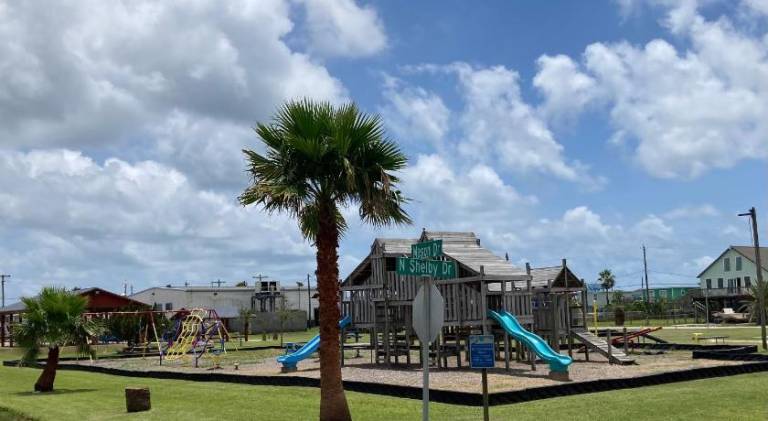 Zachary Beach House, Ocean views & walk to beach! — photo 5