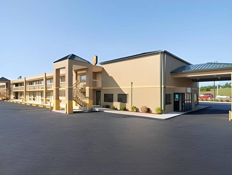 Super 8 By Wyndham Macon West in Macon, GA