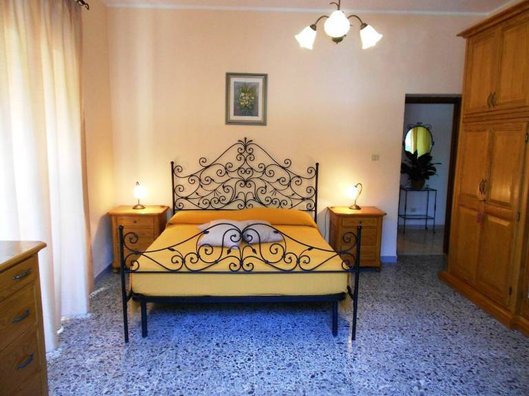 Rental apartment with yard & terrace — photo 4