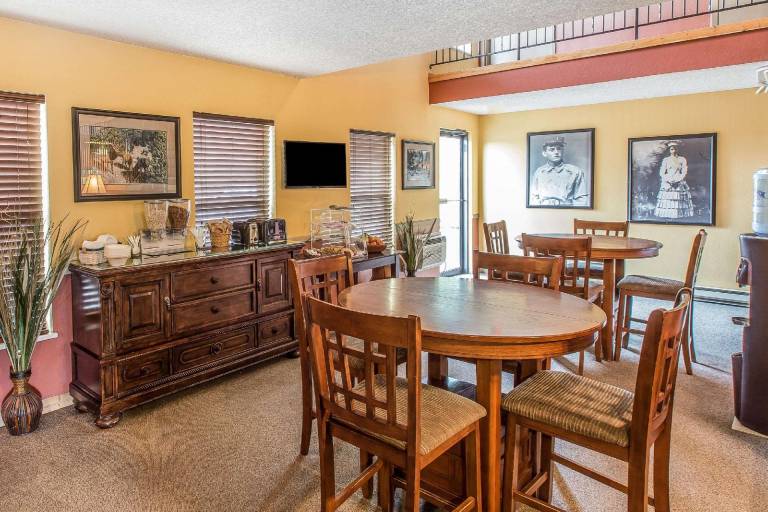 Rodeway Inn Rifle — photo 4