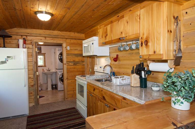KABINO: Dog Friendly, Trails, Cozy Yellowstone Getaway — photo 3