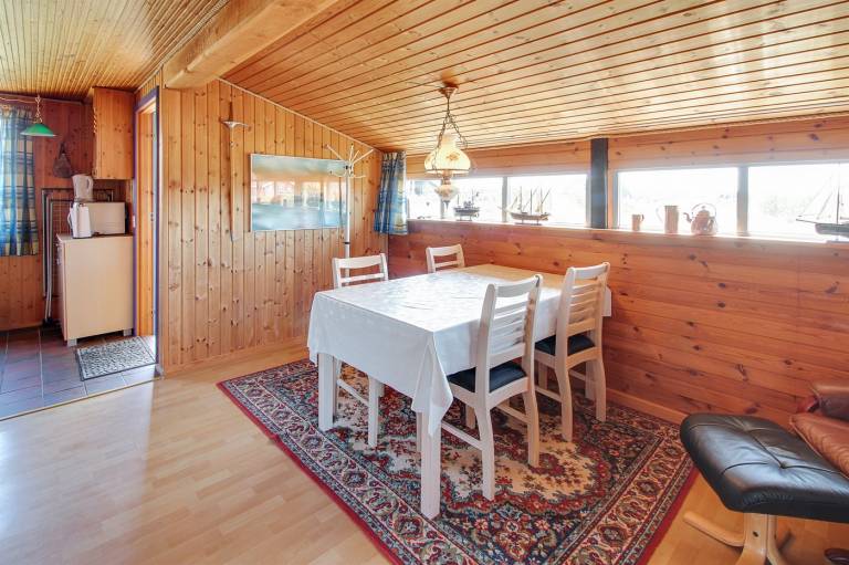 Vacation home with patio | Beach nearby | Dogs allowed — photo 4