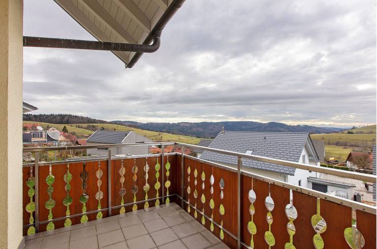 Alpine View Apartment with Mountain Views, Balcony & Wi-Fi — photo 2