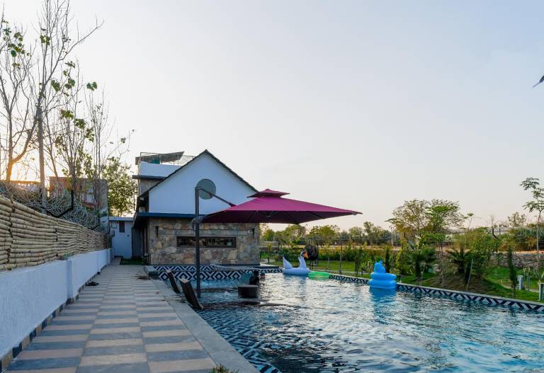 Lovely villa with pool & yard | Suitable for remote work | Pets are welcome — photo 3