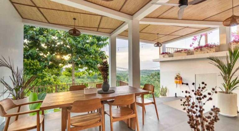 Villa with private pool, patio & yard — photo 5