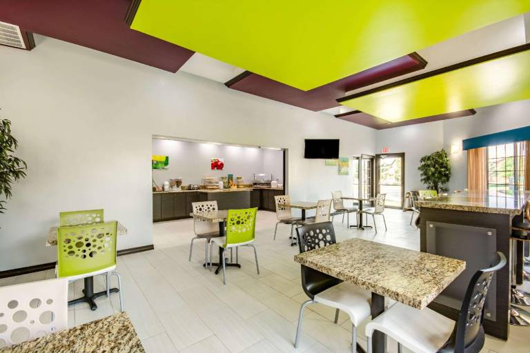 Quality Suites Tulsa I-44 — photo 3