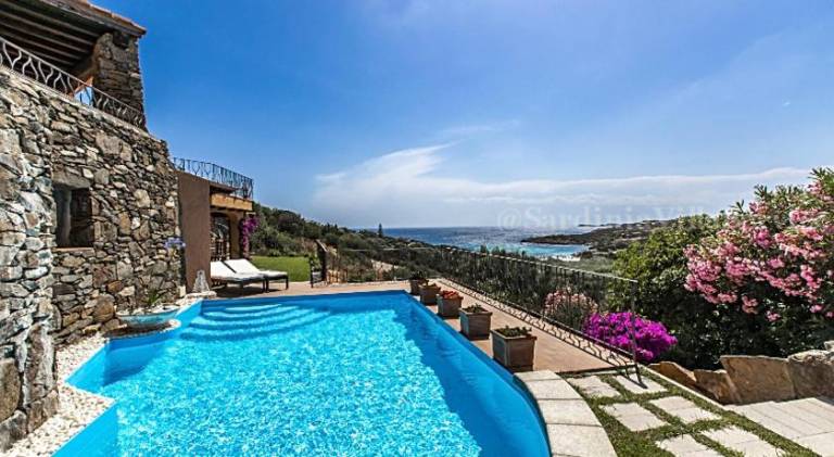 House with pool in Arzachena