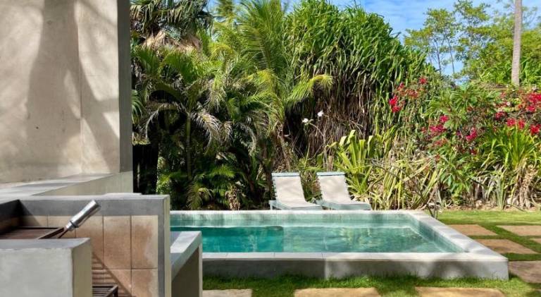 Vacation home with pool — photo 2