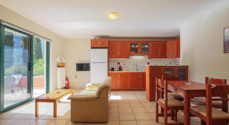 Rental apartment with pool, patio & barbecue — photo 3