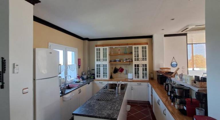 Fully equipped charming house with patio, grill & yard | Suitable for remote work | Pet-friendly — photo 5