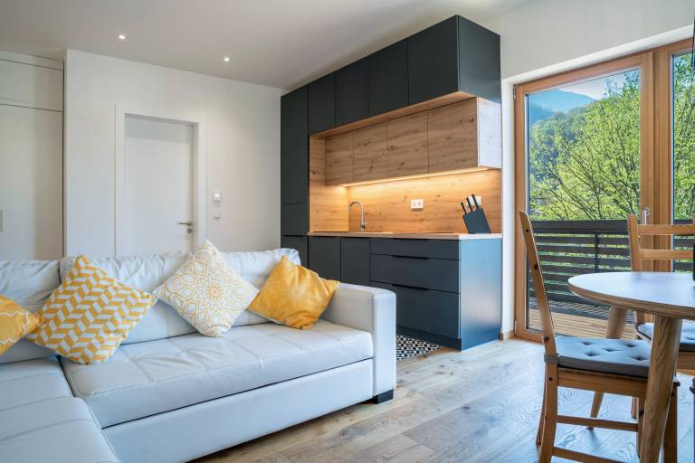 Apartment 'Pension Grasser' with Mountain View, Private Terrace and Wi-Fi in Bolzano