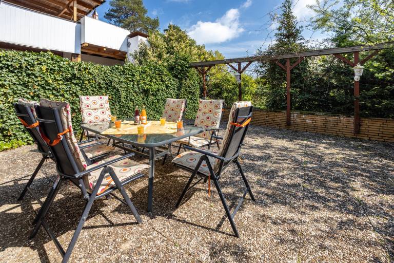 Holiday apartment with garden, terrace & BBQ | Garden view in Hannover