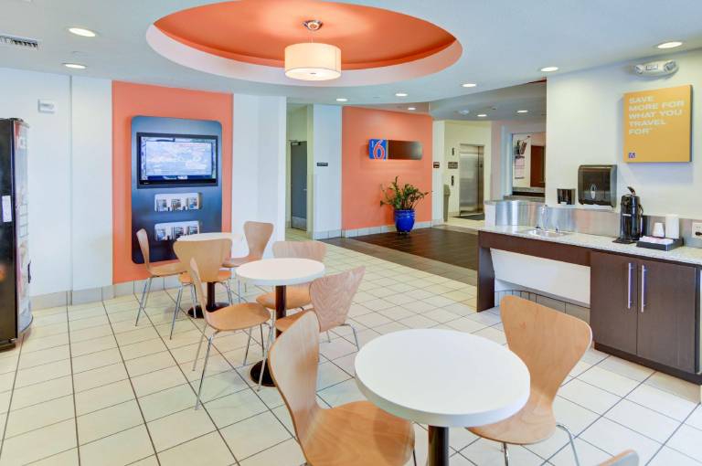 Motel 6 Roanoke, TX - Northlake - Speedway — photo 5