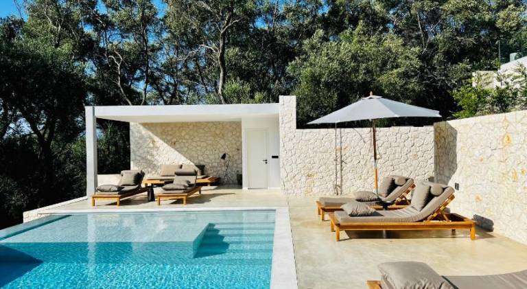 Villa with barbeque, private pool & patio | Good for workation | Pets allowed — photo 3