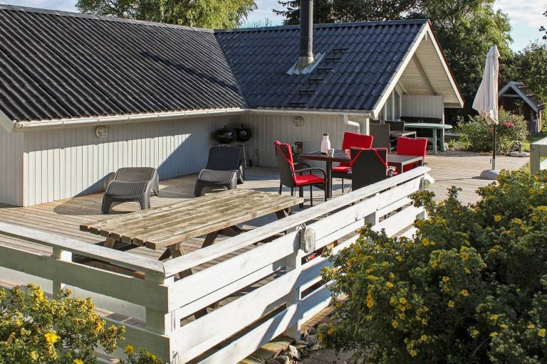 House with garden, terrace & barbeque — photo 5
