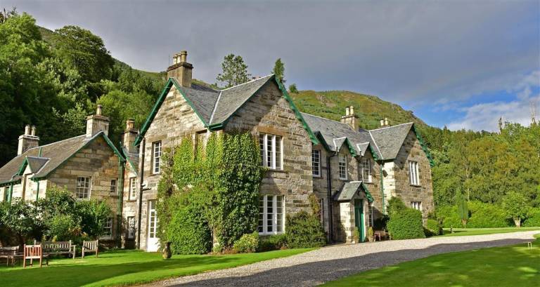House with yard | Water view in Aberfeldy