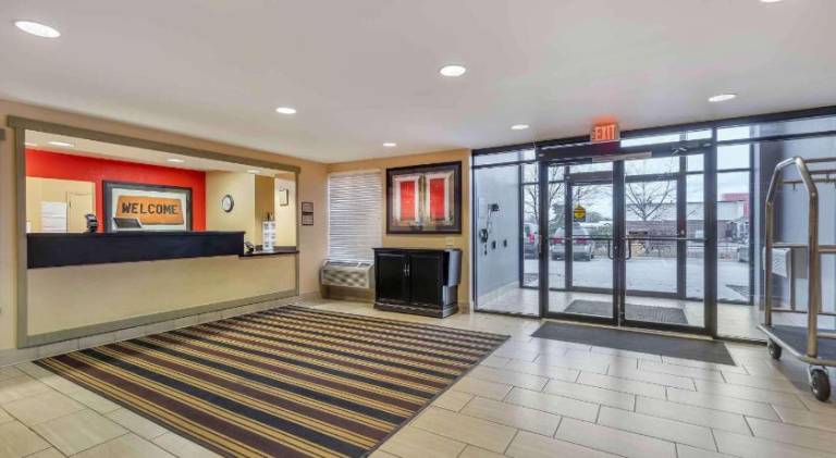 Extended Stay America Suites - Chicago - Lombard - Yorktown Center — photo 2