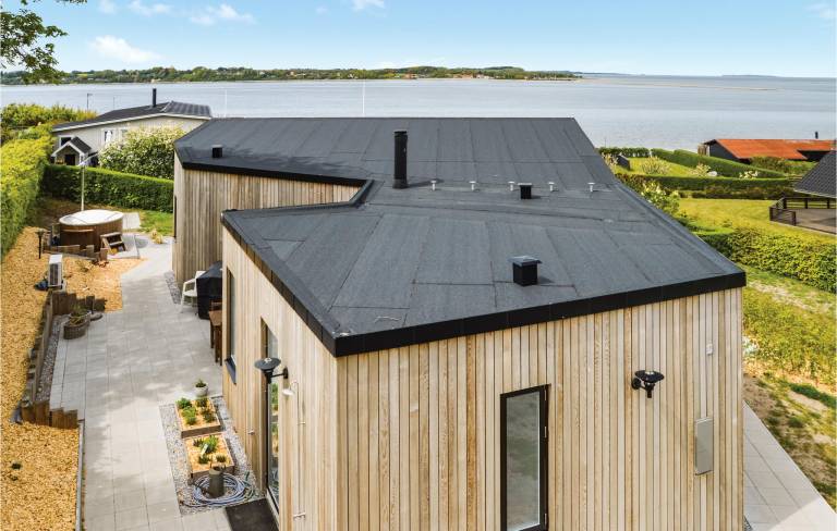 Feriehus  Hvalpsund