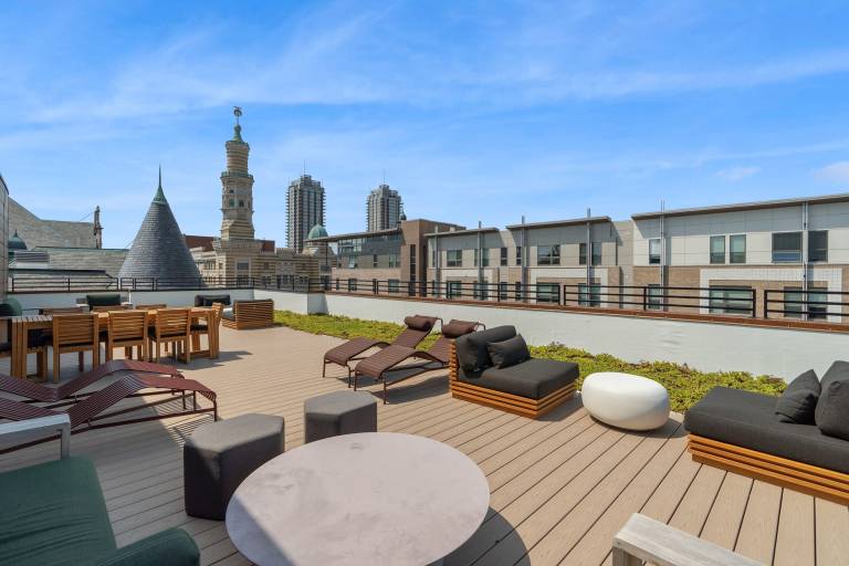 CozySuites Mass w parking lounge roof deck 23