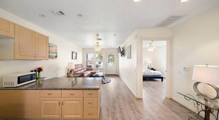 Charming vacation home | Next to the beach | Pets allowed in Galveston, TX
