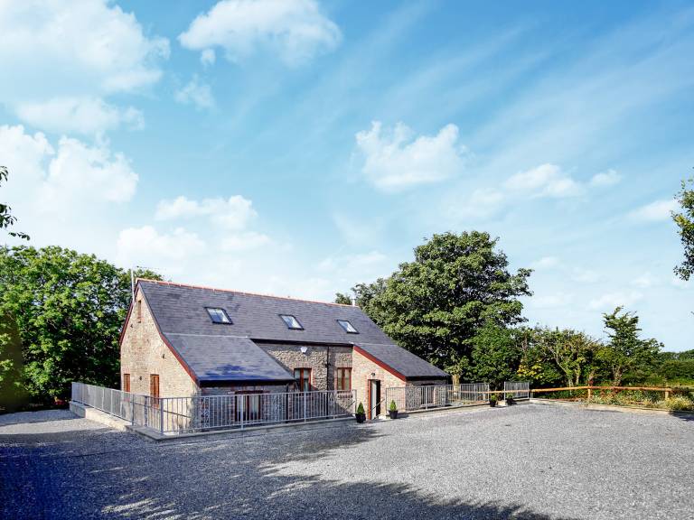 Cabin Pen-clawdd