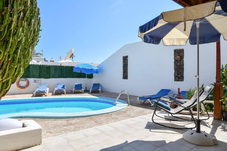 Children-friendly villa with barbeque, private pool & terrace | Pets allowed — photo 3