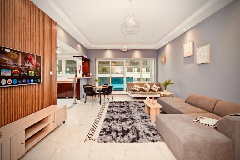 Vacation home with yard & pool — photo 4