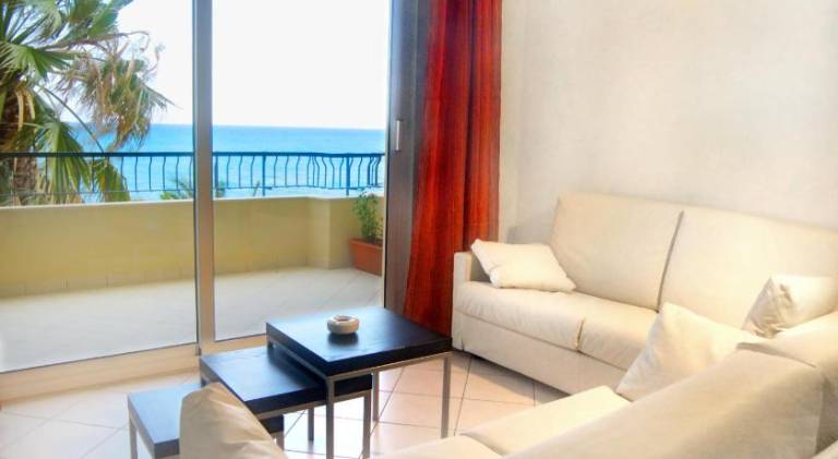 Serviced apartment with sauna, pool & yard — photo 2